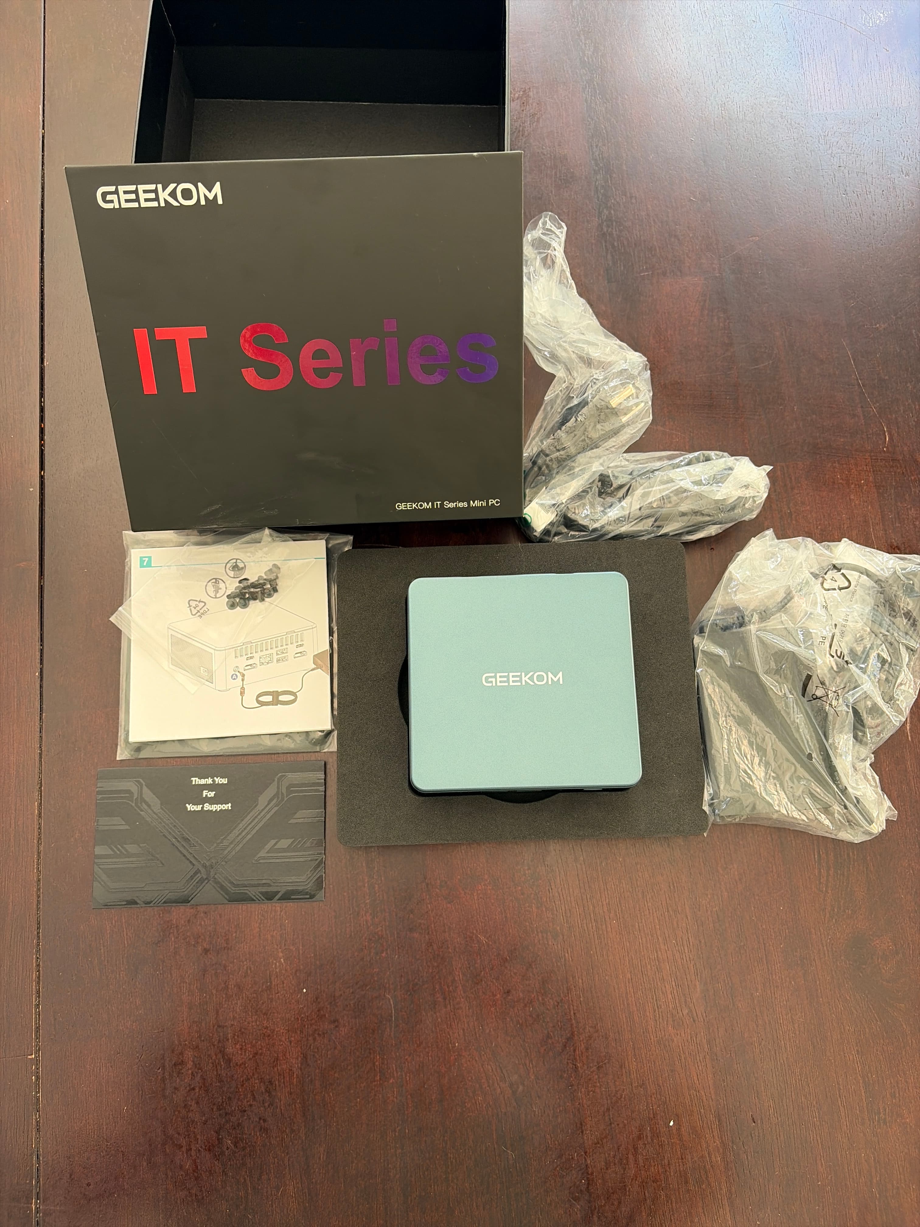 Geekom Mini PC 2026 i9 16gb 1 TB (1 of 6)
