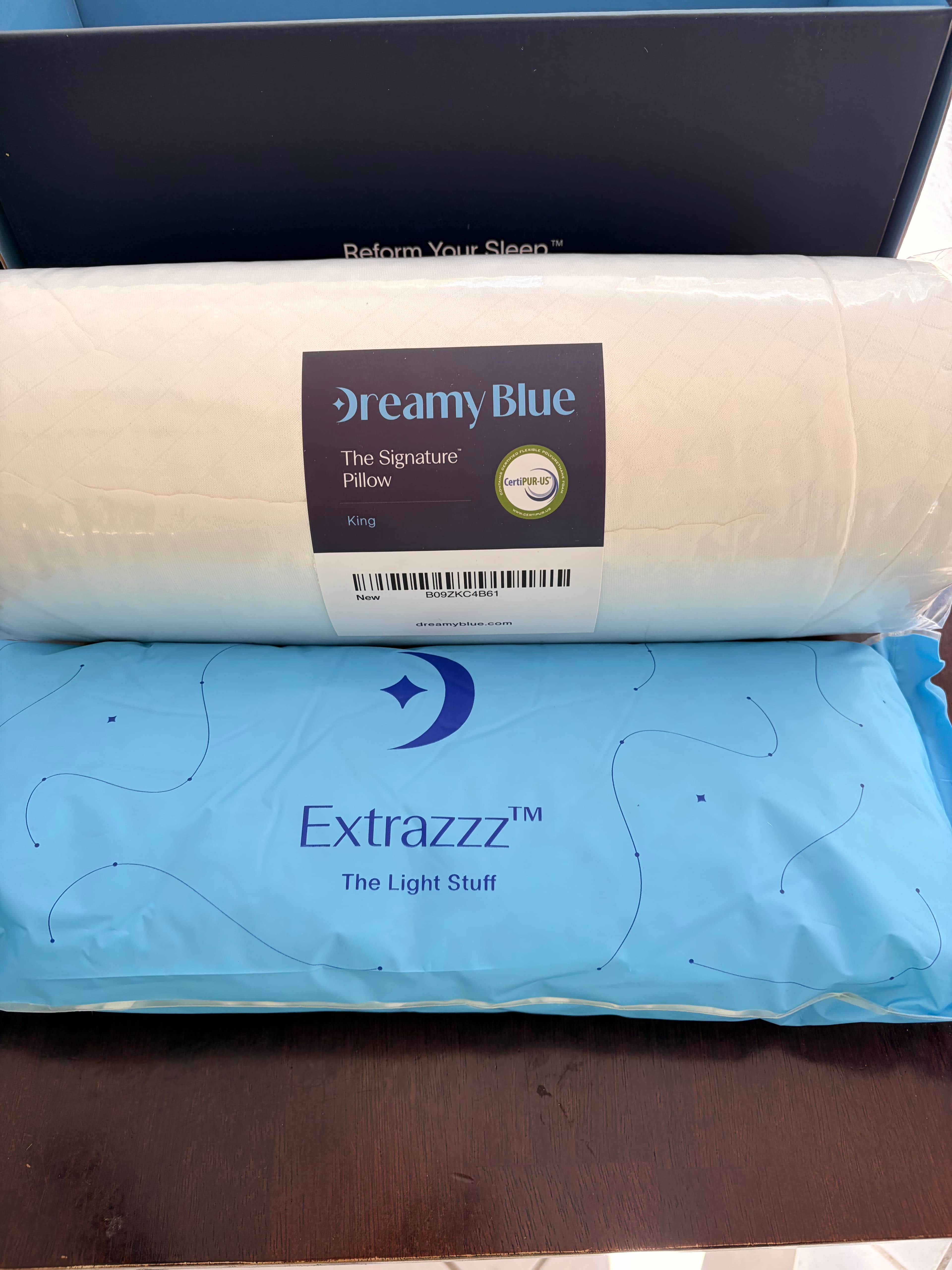 King Sized Dreamy Blue Memory Foam Pillow (1 of 3)