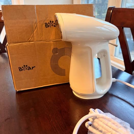 Handheld garment steamer