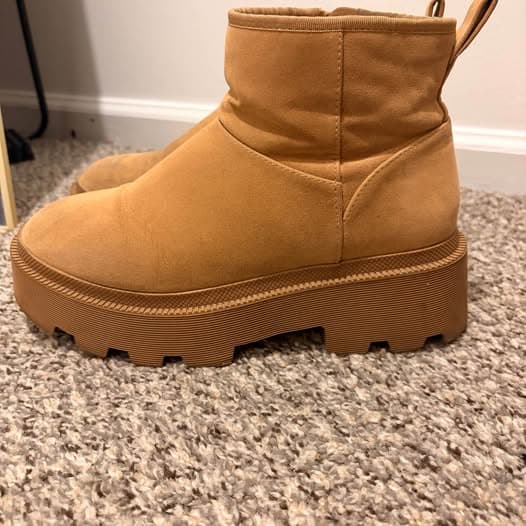Women size 7 platform boots