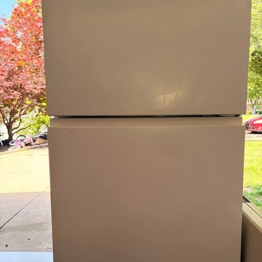 Hisense Refrigerator + Freezer