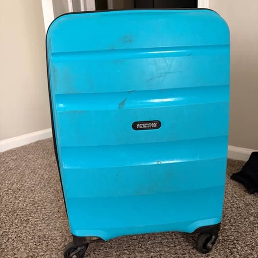 American Tourister Carry On Luggage 1/1